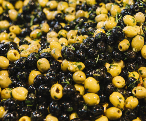 close-up-marinated-olives-with-herbs-spices