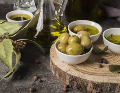 close-up-organic-olives-oil
